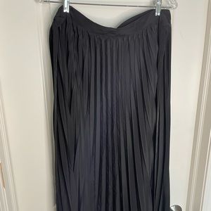 EUC Large Lularoe Deanne pleated wrap maxi skirt, solid black